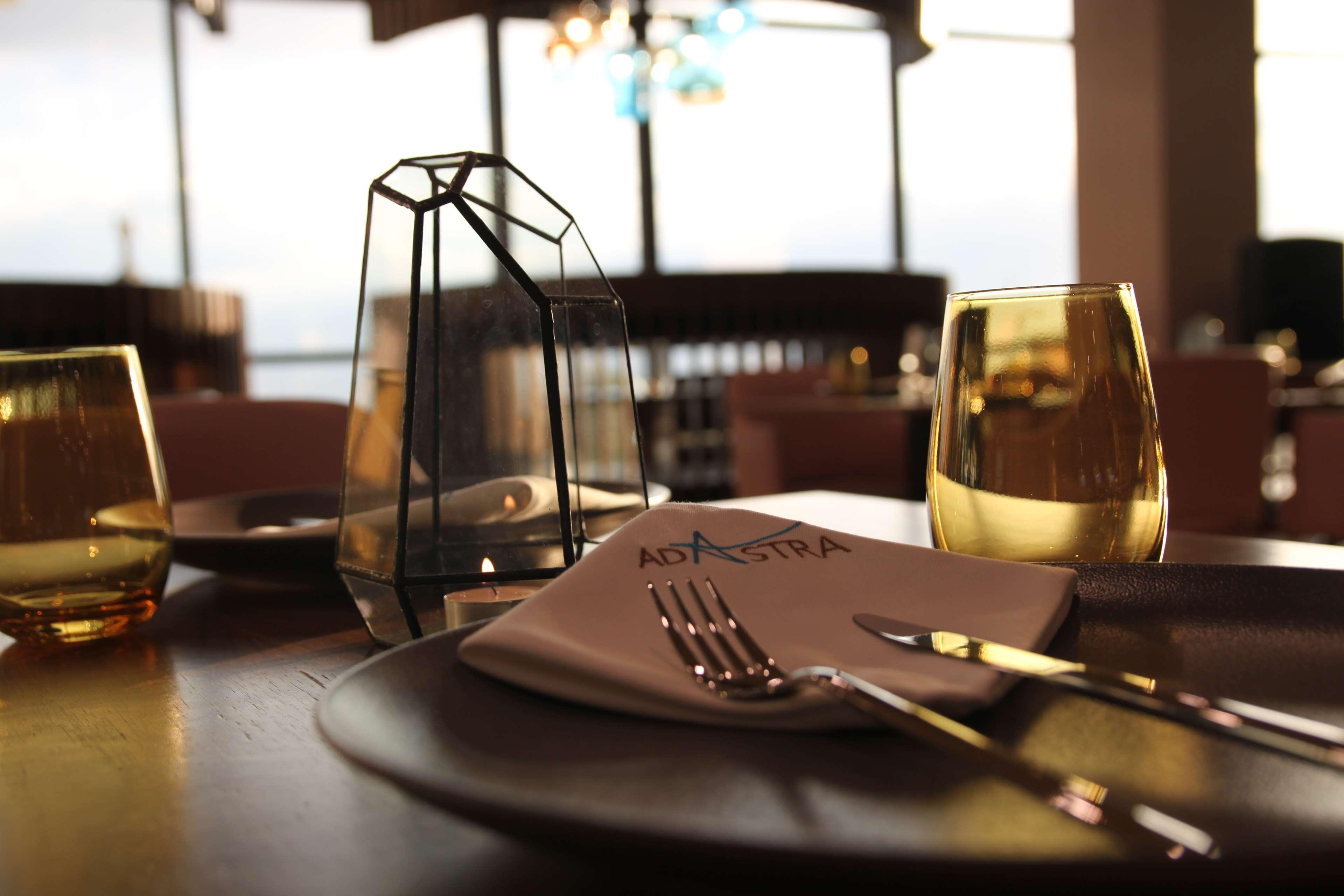 Radisson Blu Hotel Γιερεβάν Εξωτερικό φωτογραφία A restaurant table setting
