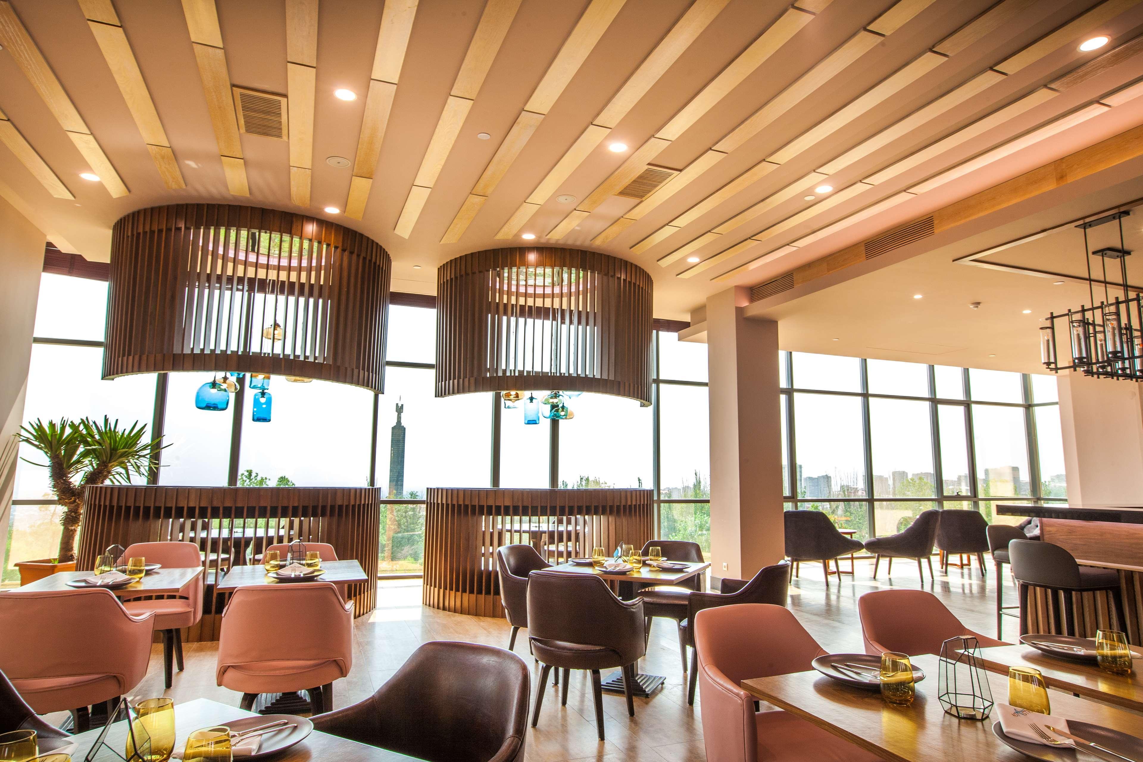 Radisson Blu Hotel Γιερεβάν Εξωτερικό φωτογραφία The restaurant