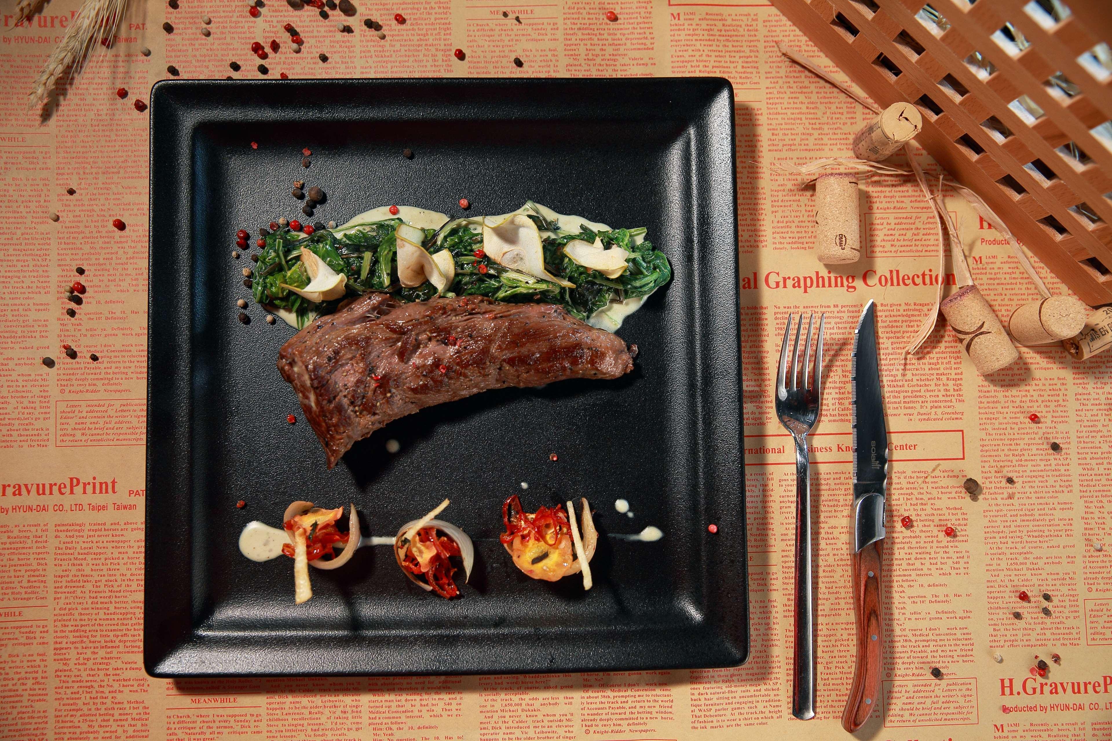 Radisson Blu Hotel Γιερεβάν Εξωτερικό φωτογραφία A steak prepared with the cooking technique of "sous-vide"
