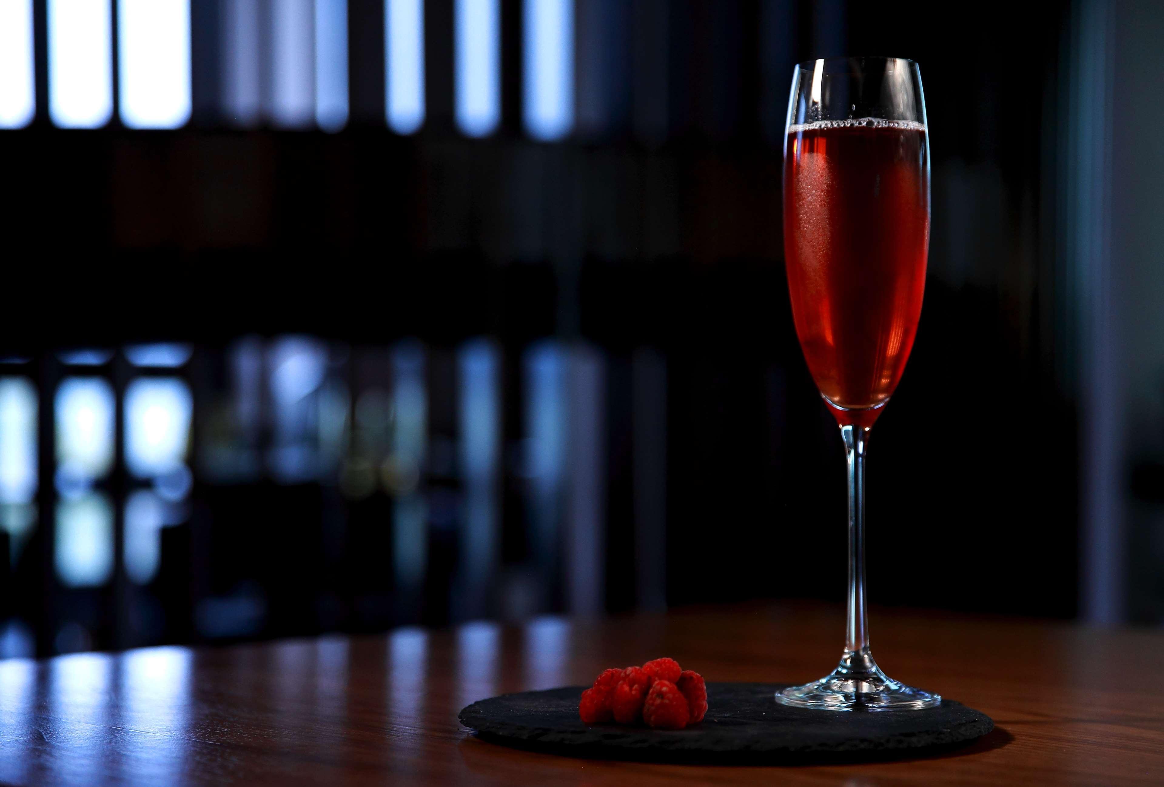 Radisson Blu Hotel Γιερεβάν Εξωτερικό φωτογραφία A Kir Royale