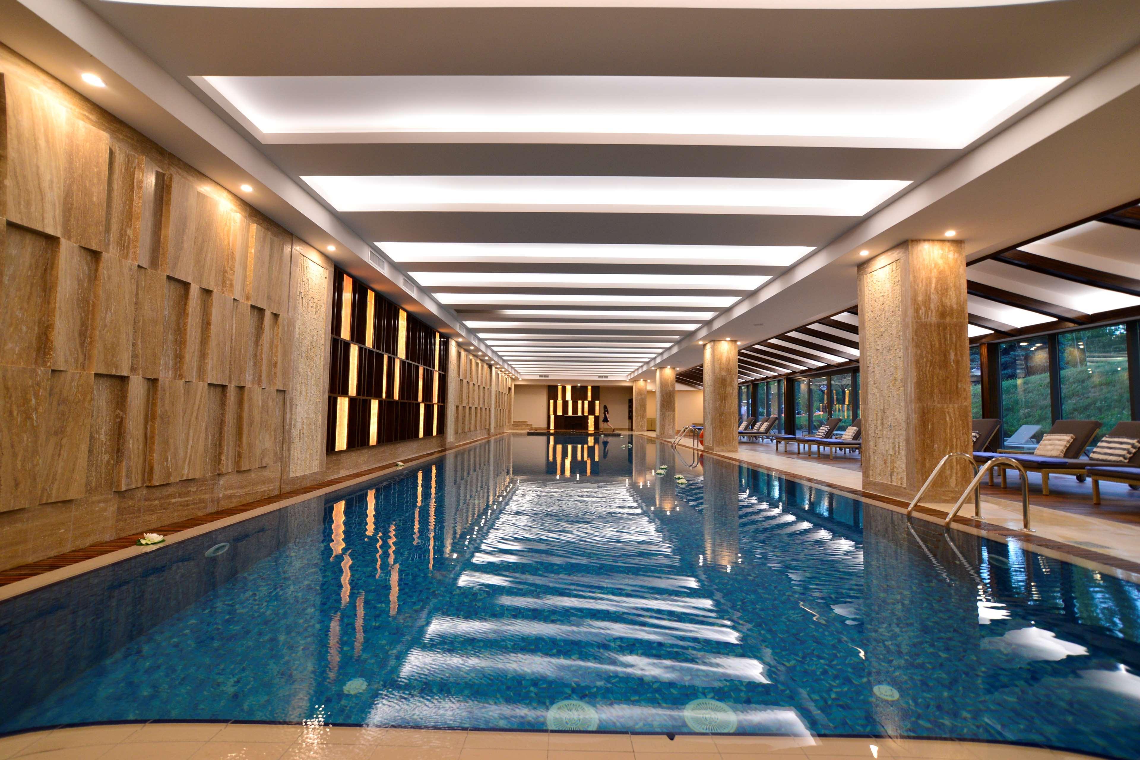 Radisson Blu Hotel Γιερεβάν Εξωτερικό φωτογραφία The indoor pool
