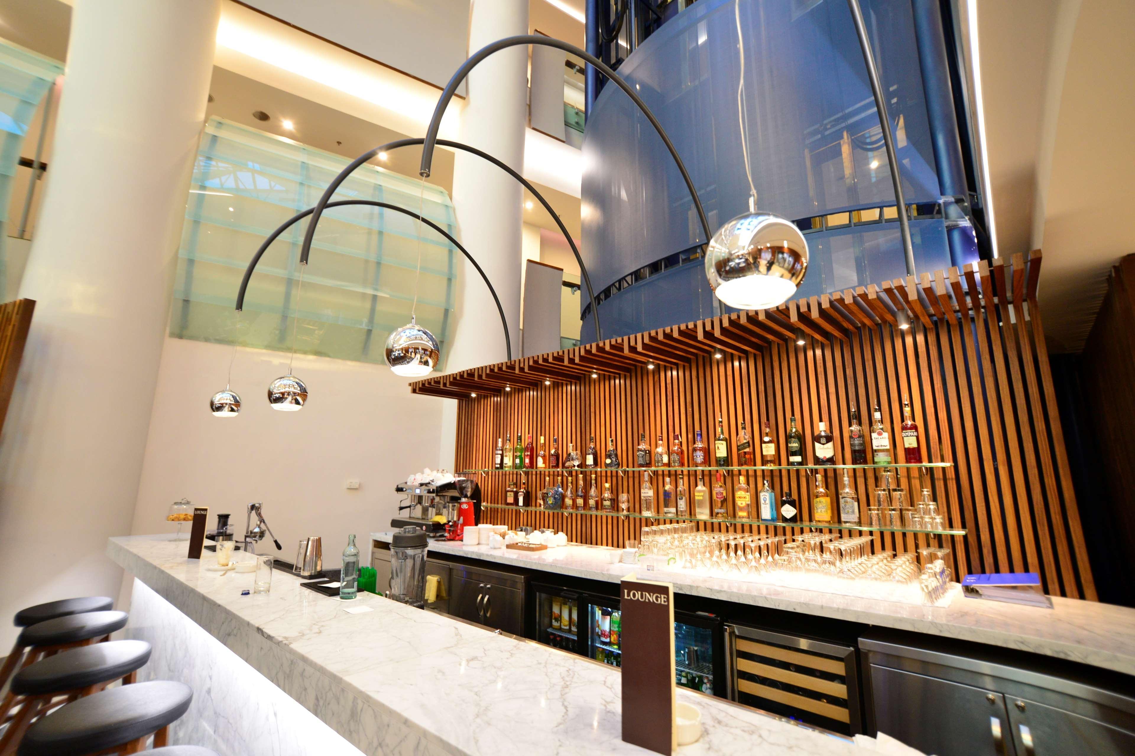 Radisson Blu Hotel Γιερεβάν Εξωτερικό φωτογραφία The bar at the lobby
