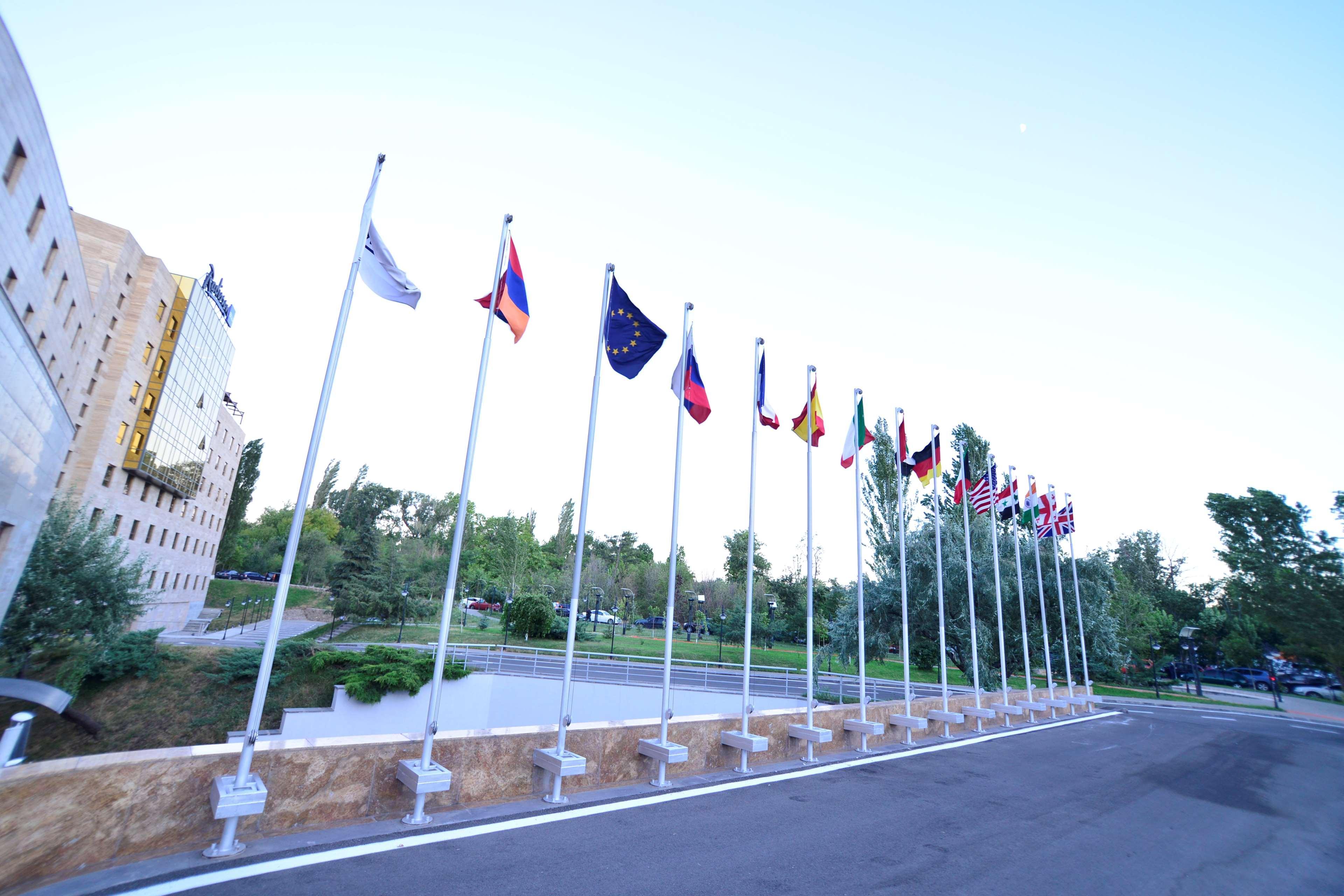 Radisson Blu Hotel Γιερεβάν Εξωτερικό φωτογραφία Flags of the 15 founding members of the European Space Agency at the agency's headquarters in Paris
