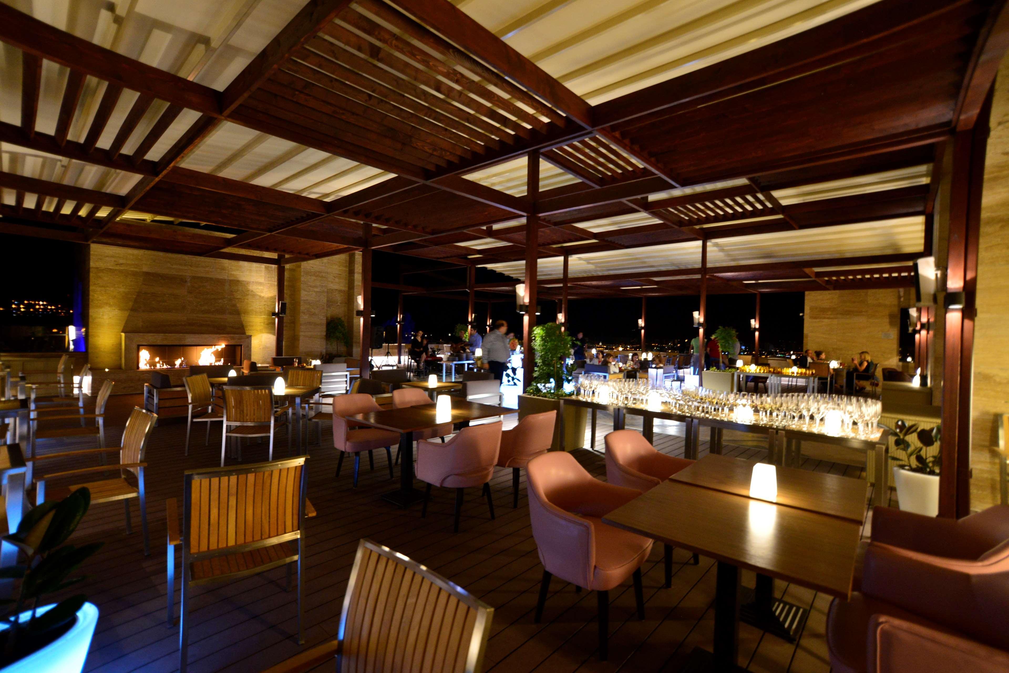 Radisson Blu Hotel Γιερεβάν Εξωτερικό φωτογραφία The interior of the restaurant