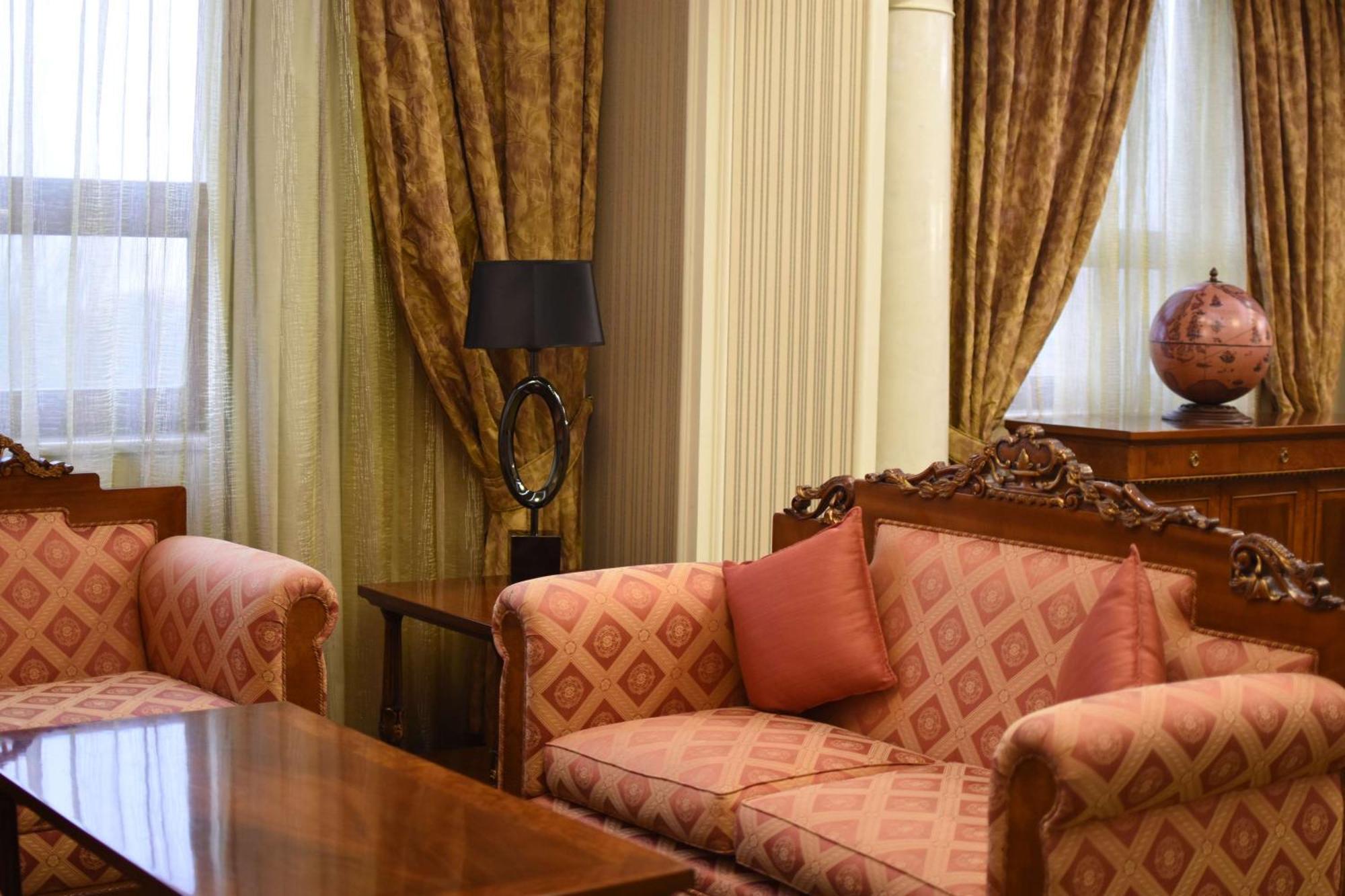 Radisson Blu Hotel Γιερεβάν Εξωτερικό φωτογραφία A living room